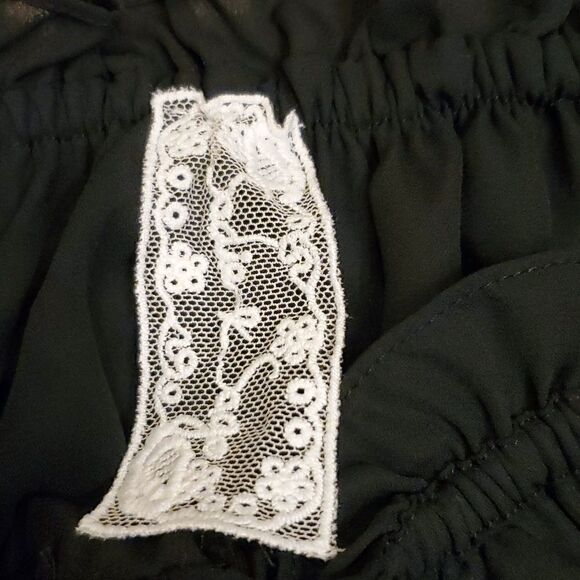 Sadie & Sage off shoulder black ruffle top - Picture 4 of 8